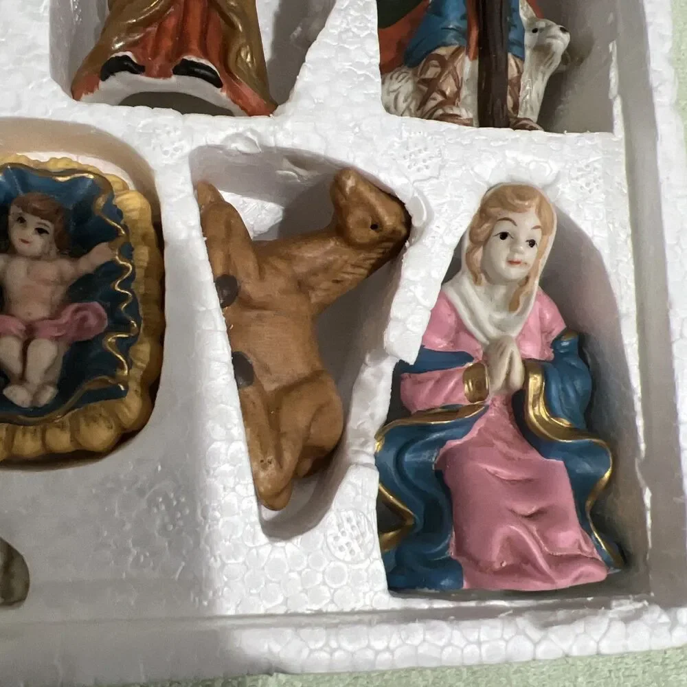 Nativity Set Hand Painted World Bazaars Crown Accents  11 pcs Christmas Holidays